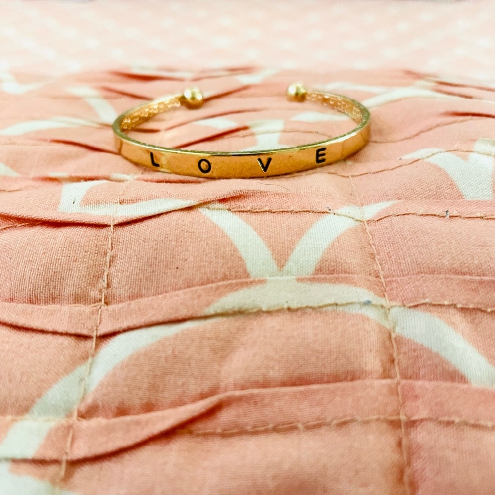 Claire’s Girls Gold LOVE Cuff